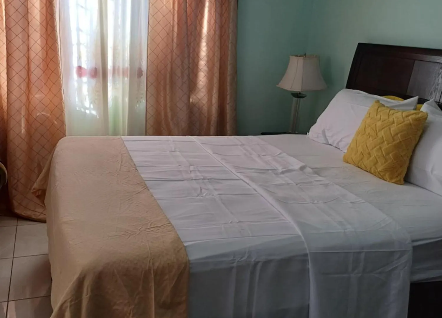 Embassy Deluxe 2 Apartment Kingston